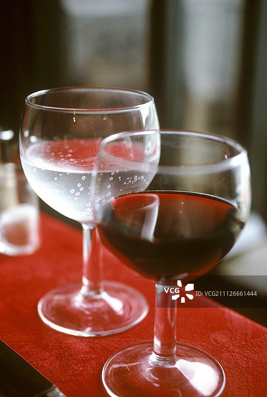 红酒杯与水杯图片素材