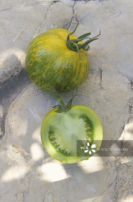绿色和黄色番茄，绿斑马品种图片素材