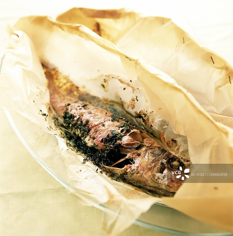 纸包鲱鲤，意大利普利亚图片素材
