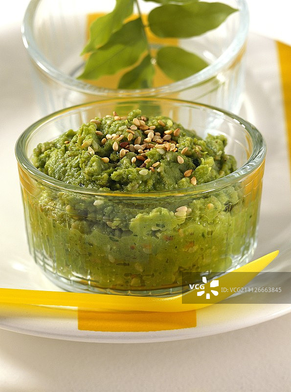 土豆豌豆泥配芝麻图片素材