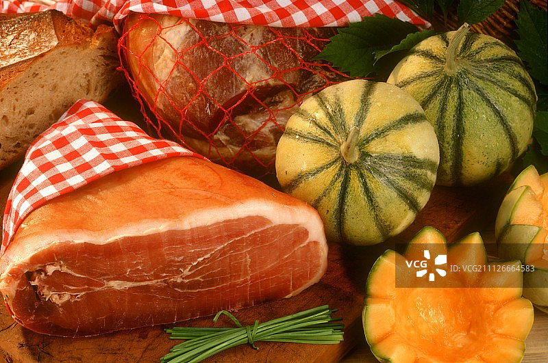 卡瓦荣甜瓜和巴约讷火腿（法国火腿）图片素材