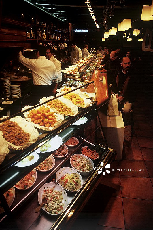 吧台陈列的各色餐前小吃图片素材