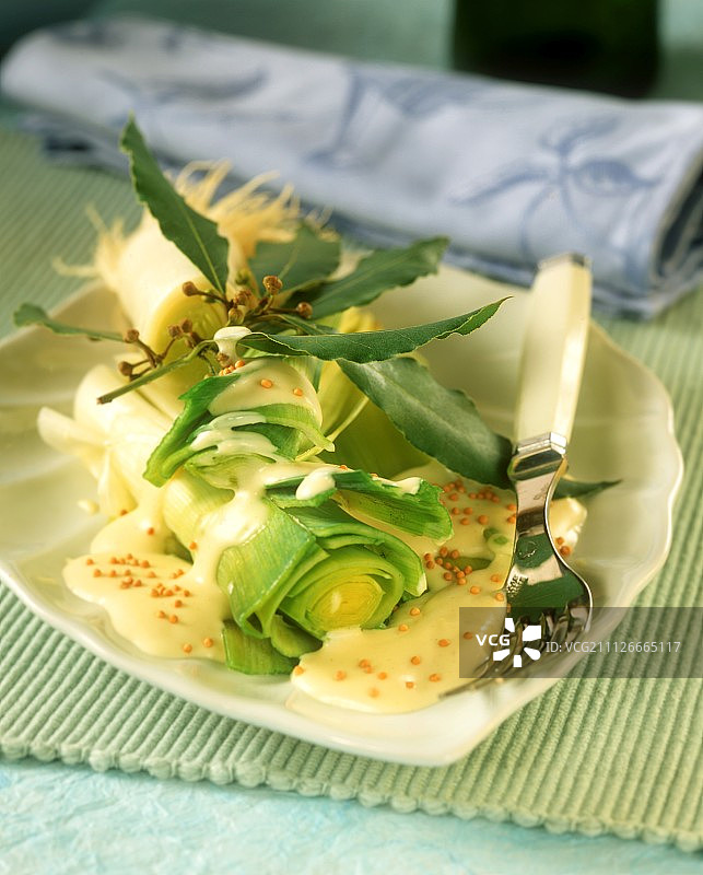 芥末奶油蒸韭菜图片素材