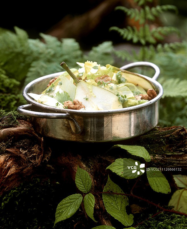 梨和核桃混合沙拉图片素材