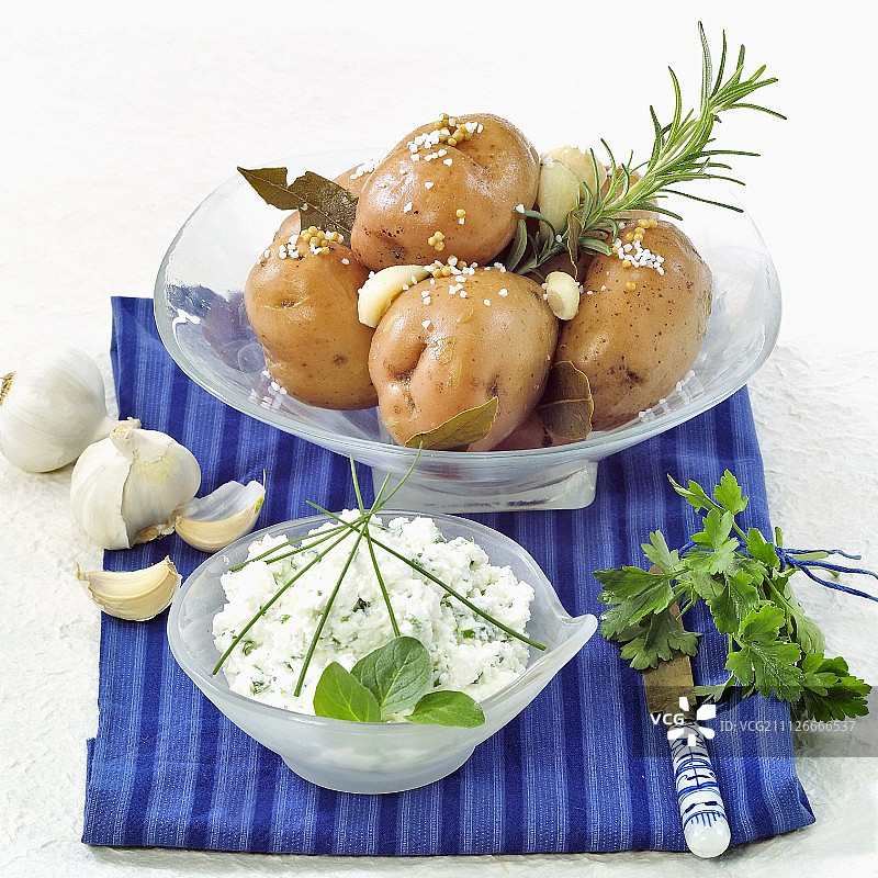 香草夸克蒜香土豆图片素材