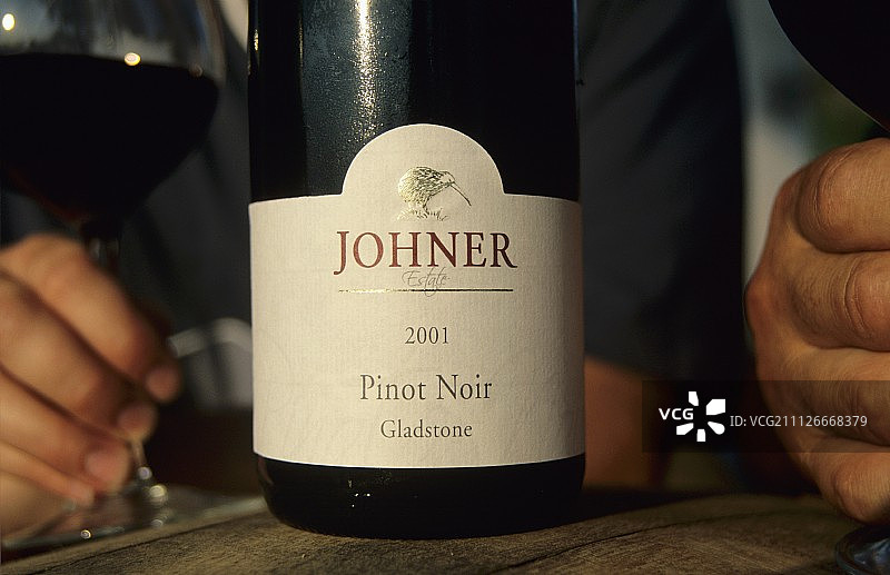 嘉士东黑皮诺葡萄酒图片素材