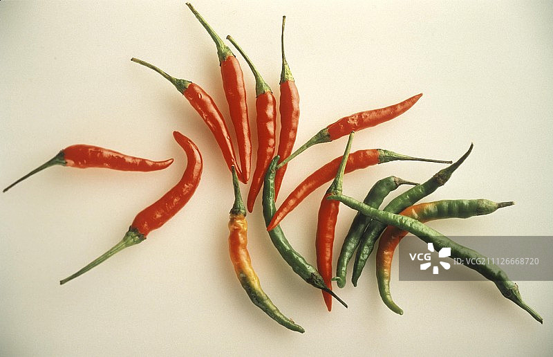 什锦红色和绿色泰国辣椒图片素材