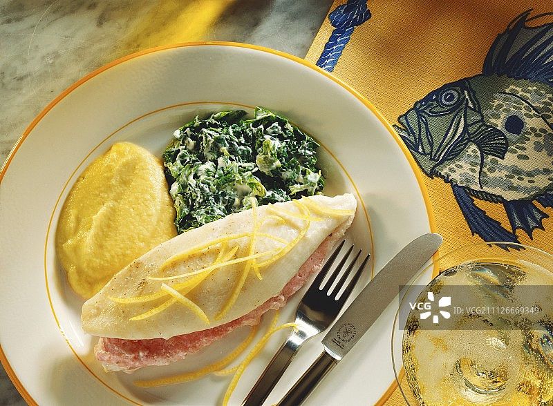 酿多莉鱼片配菠菜土豆泥图片素材