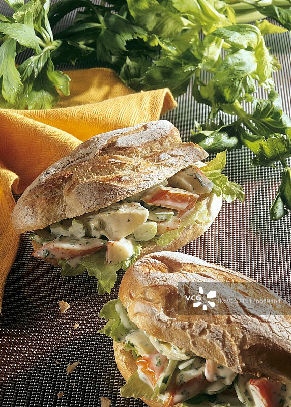 朝鲜蓟芹菜蟹肉三明治图片素材
