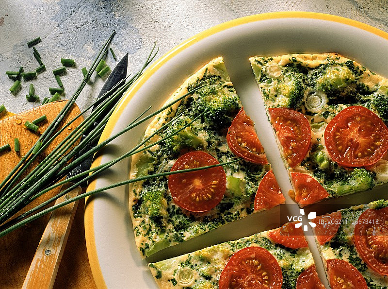 西兰花玉米饼配小番茄图片素材