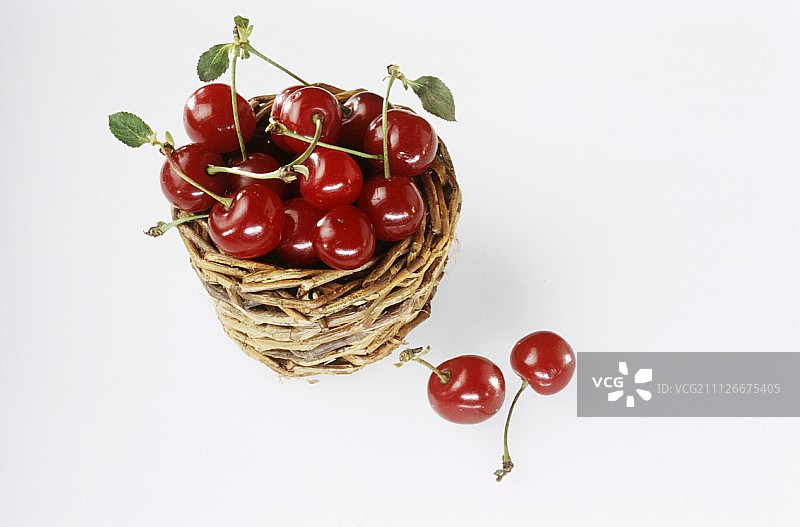 篮子里的莫雷洛樱桃图片素材