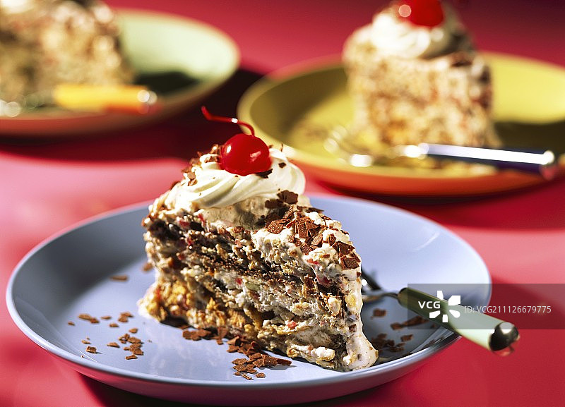 什锦麦片和巧克力冰淇淋蛋糕图片素材