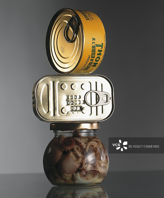罐装金枪鱼和沙丁鱼图片素材