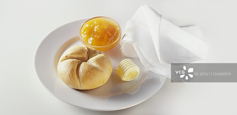 面包卷、果酱和奶油早餐图片素材