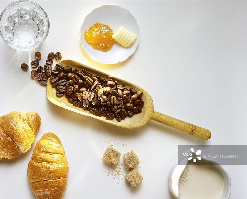 咖啡豆、羊角面包、黄油和果酱等图片素材