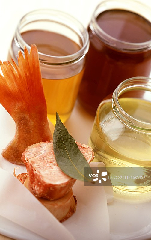 罐装的各式高汤图片素材