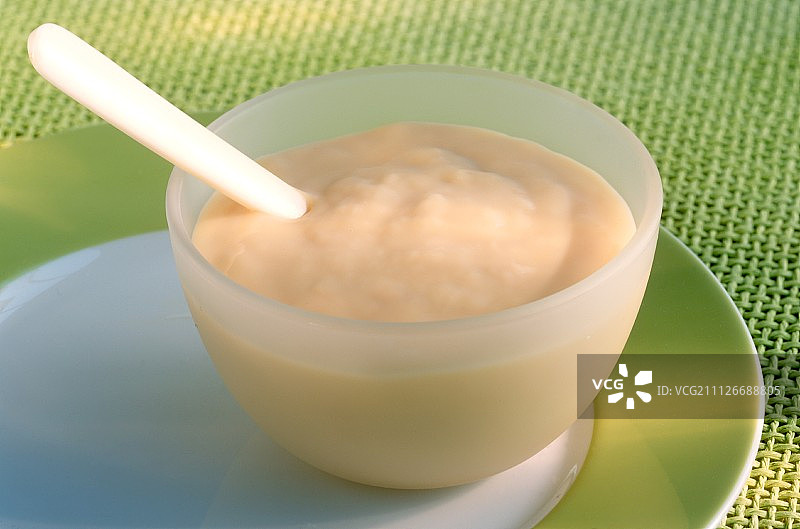 碗装香草奶油豆腐图片素材