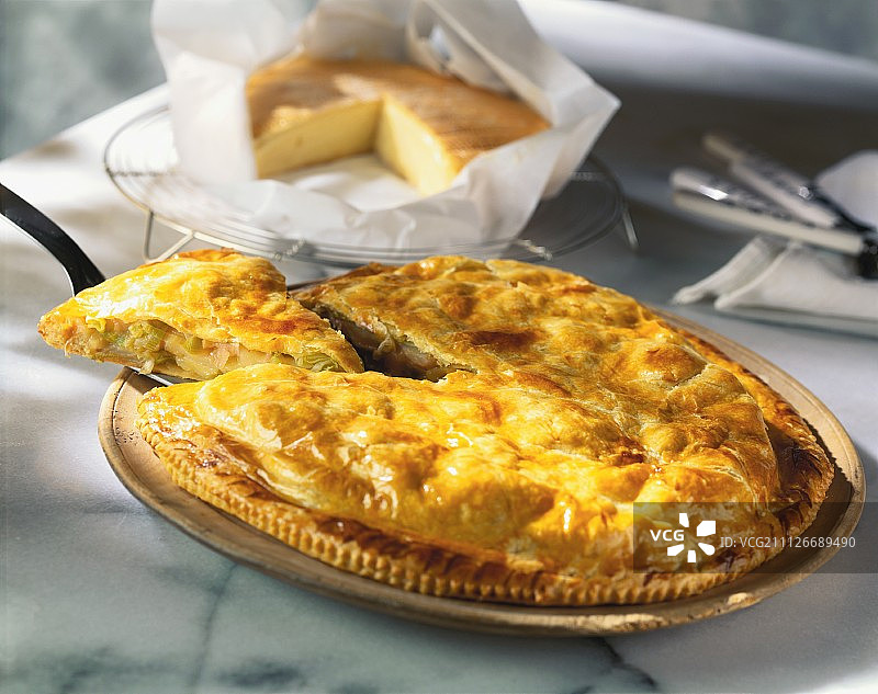 明斯特奶酪培根韭葱馅饼图片素材