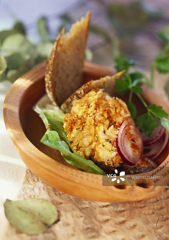 Obatzda（巴伐利亚奶酪酱）软奶酪和哈里萨辣酱图片素材