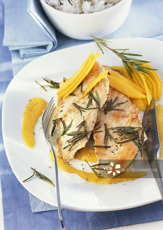 芒果迷迭香火鸡肉片图片素材