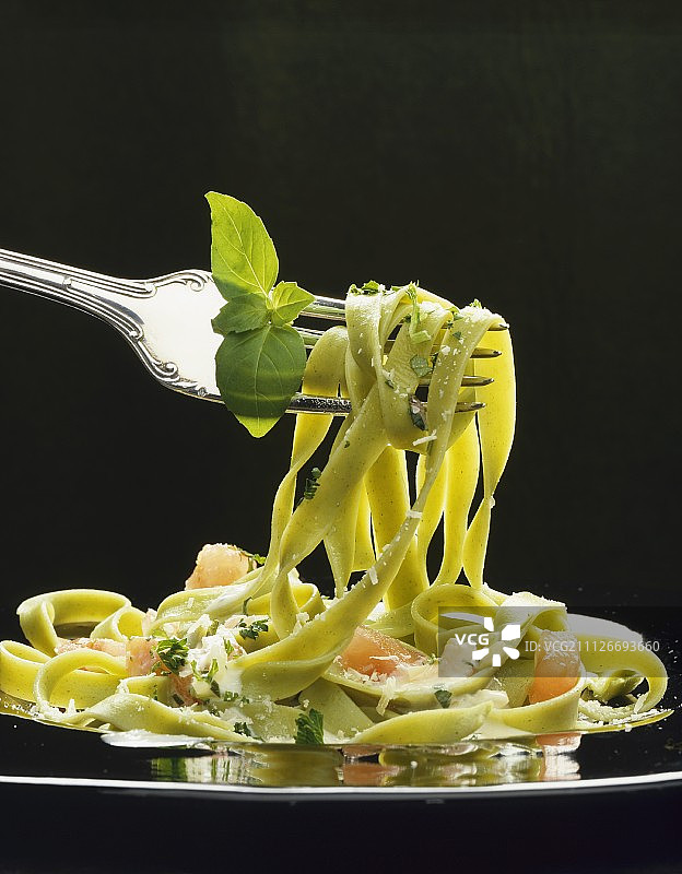 奶油菠菜意面图片素材