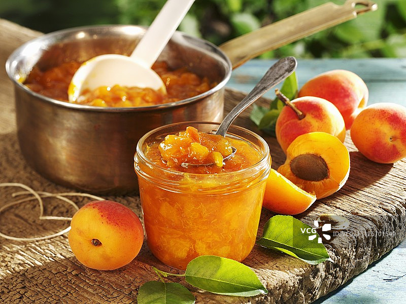 杏子酱和新鲜杏子图片素材