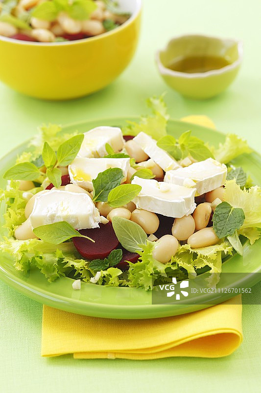 甜菜根白豆羊奶酪沙拉图片素材