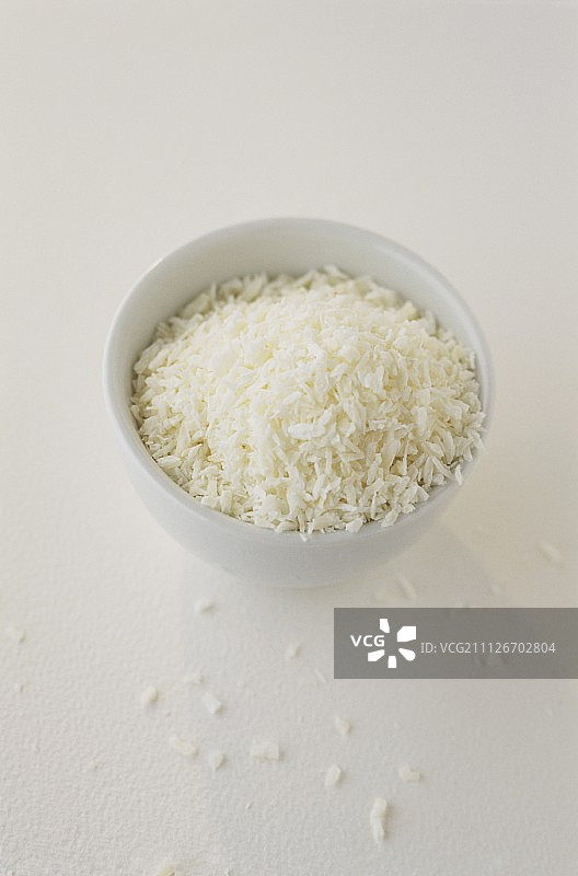 小碗内外的椰蓉碎图片素材