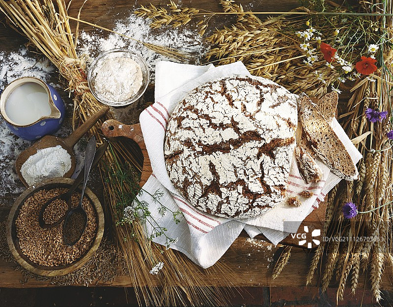 黑麦和小麦酸面包图片素材