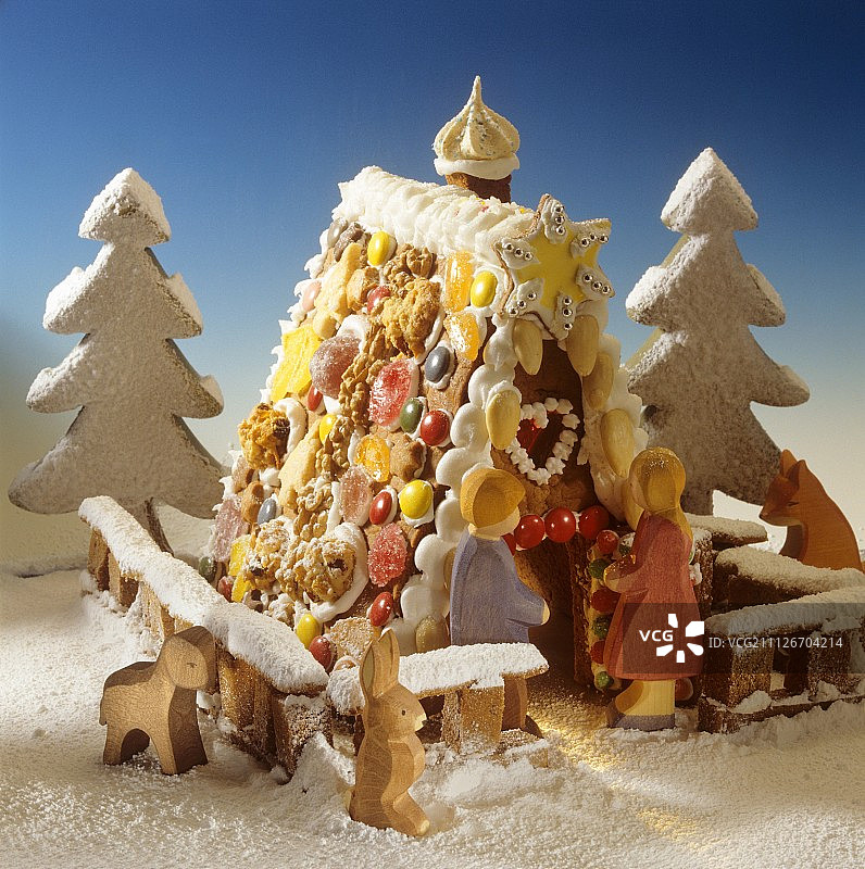 木制人偶姜饼屋图片素材