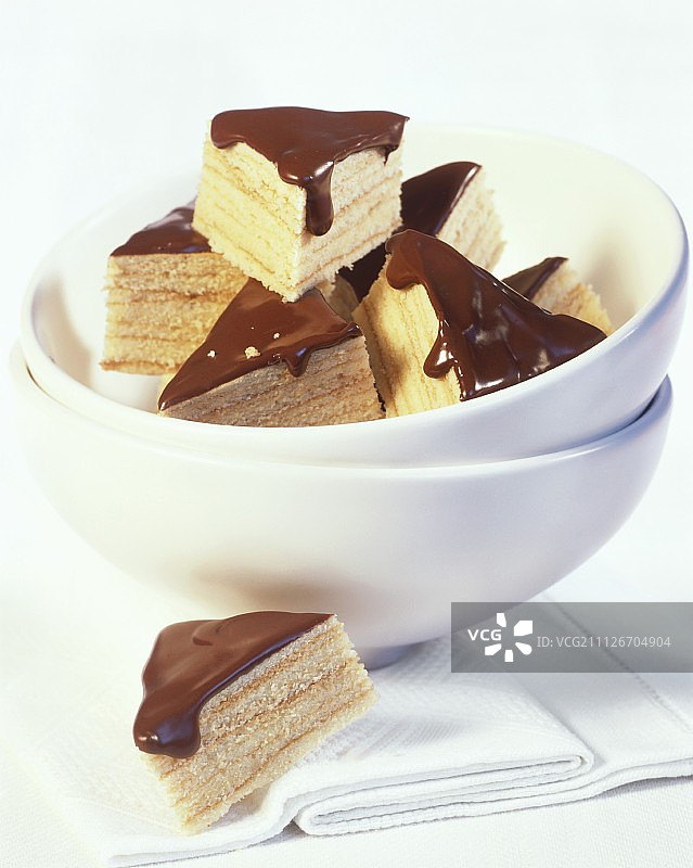 三角形树桩蛋糕图片素材