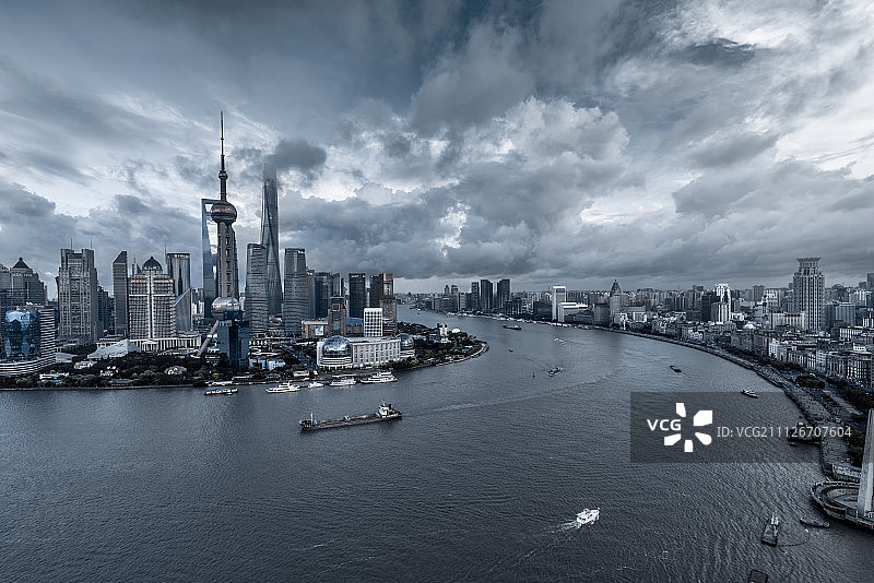 风暴来临前的上海陆家嘴图片素材