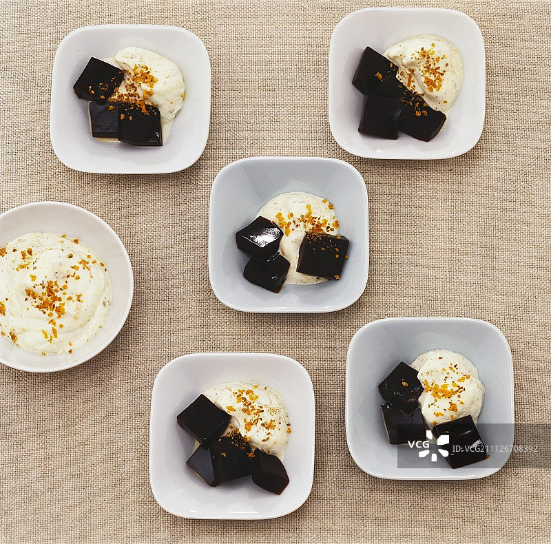 含桑布卡奶油的浓缩咖啡冻图片素材