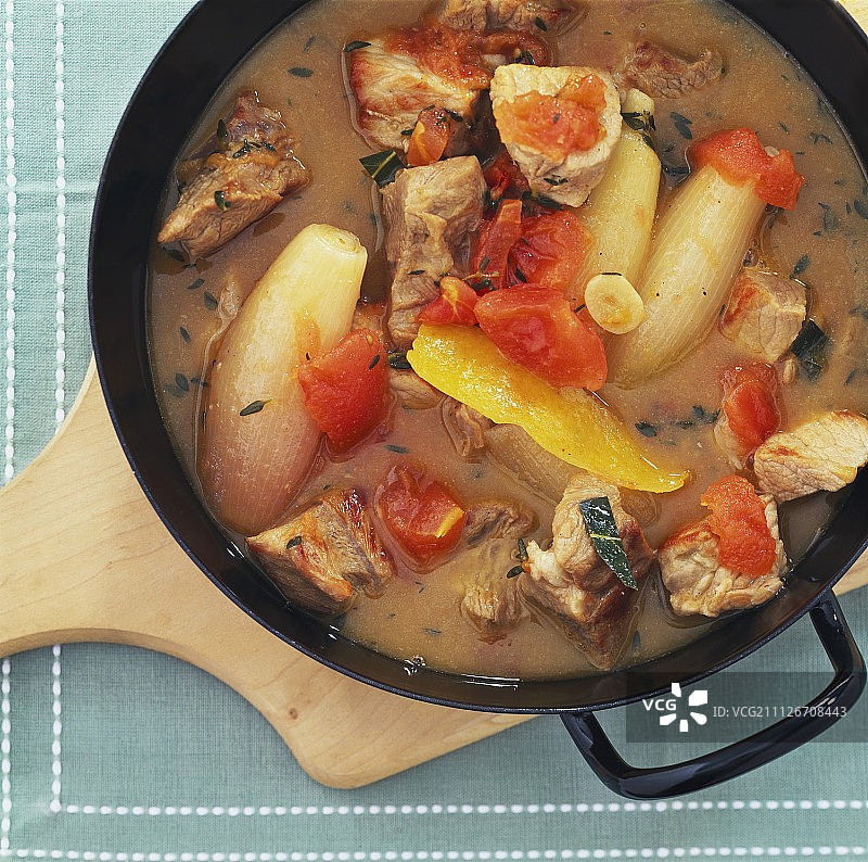葱和番茄炖小牛肉图片素材