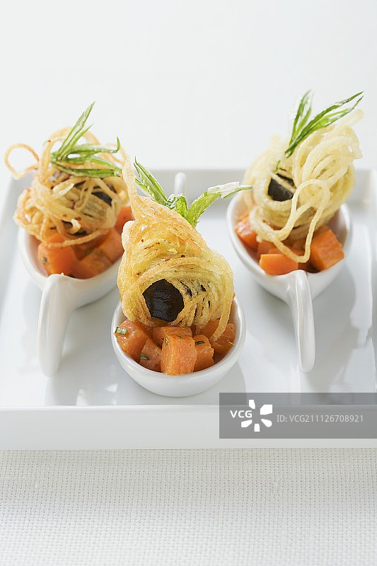 南瓜肉酱配黑布丁和炸土豆片图片素材