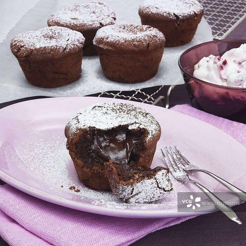 流心巧克力布丁图片素材
