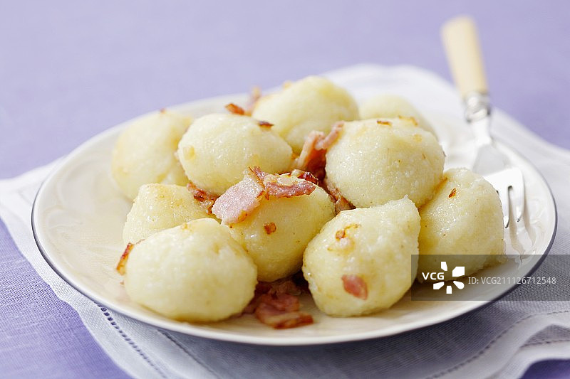 培根肉馅土豆饺图片素材