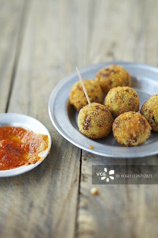 炸小米丸配番茄酱图片素材