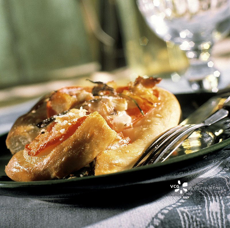 番茄烟熏三文鱼披萨图片素材