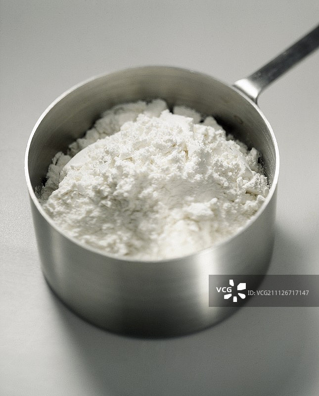 量杯中的面粉图片素材