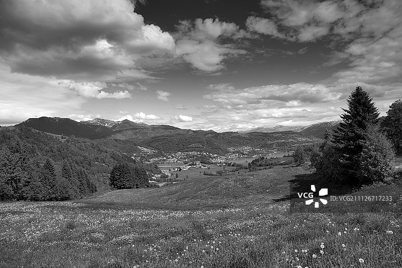 哈当厄尔峡湾奥伊斯泰塞村庄图片素材