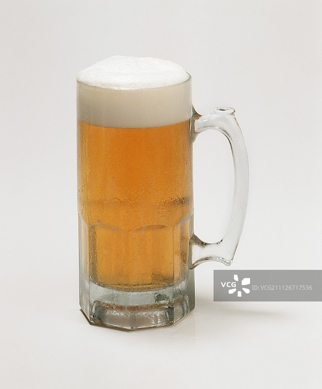啤酒杯中的啤酒图片素材