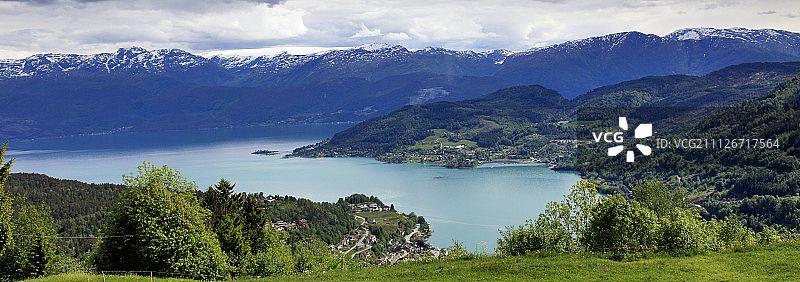 哈当厄尔峡湾奥伊斯泰塞村庄图片素材