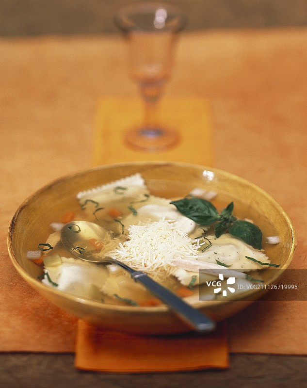 意大利饺子汤图片素材