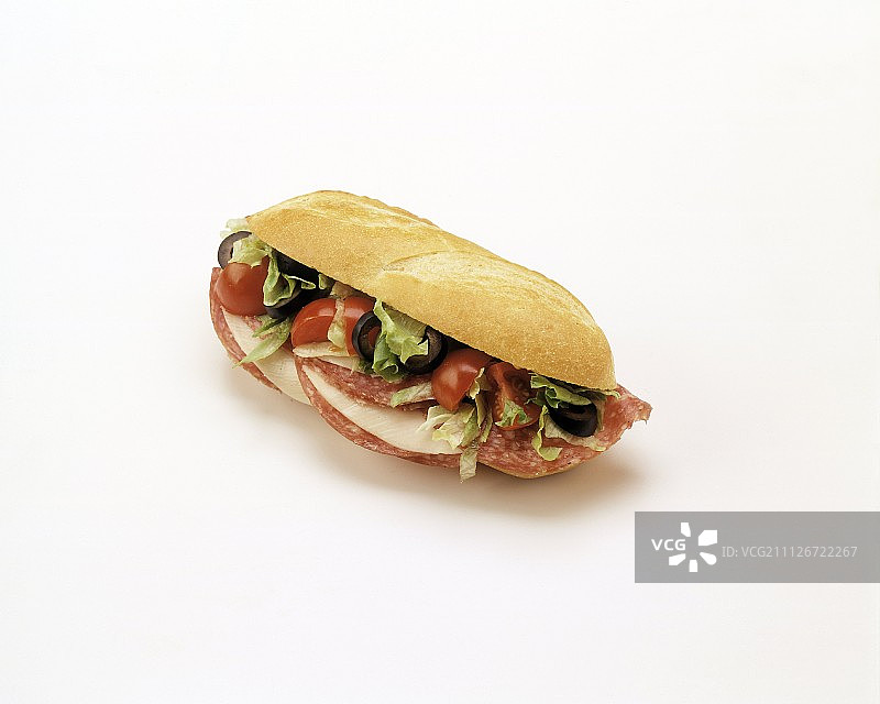 萨拉米香肠和意式烟熏干酪三明治图片素材