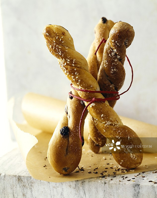 三根捆在一起的糕点吸管图片素材