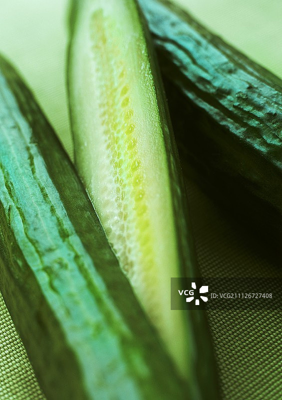 对半切的黄瓜图片素材