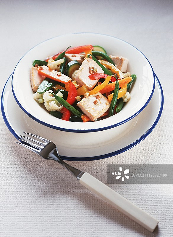 油炸豆腐配蔬菜图片素材