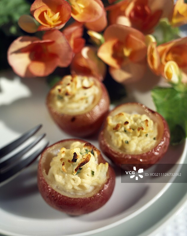 焗烤红皮小土豆图片素材