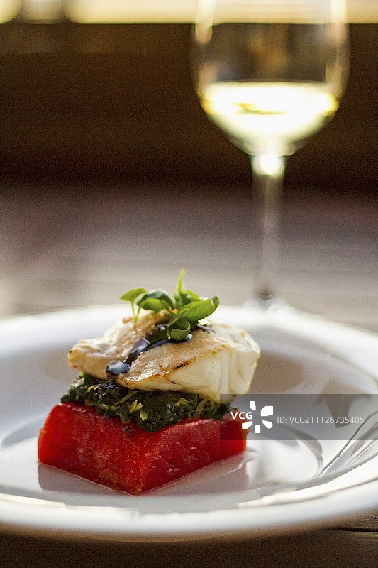 烤西瓜上的鱼片图片素材